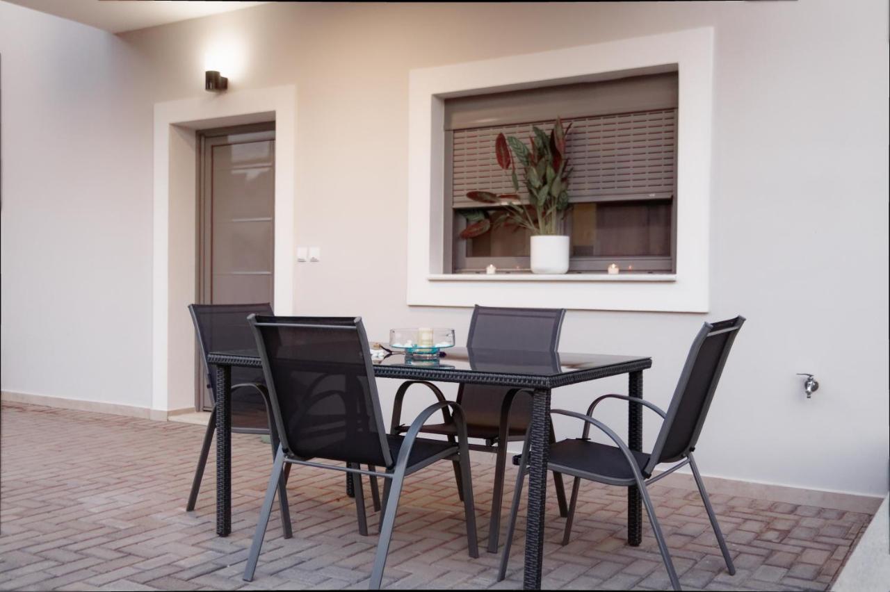 Niriides Apartments Porto Heli Exterior photo
